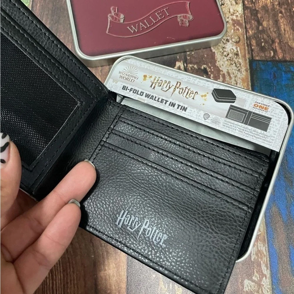 Harry Potter Wizarding World Bi-Fold Wallet - Limited Edition Tin Box